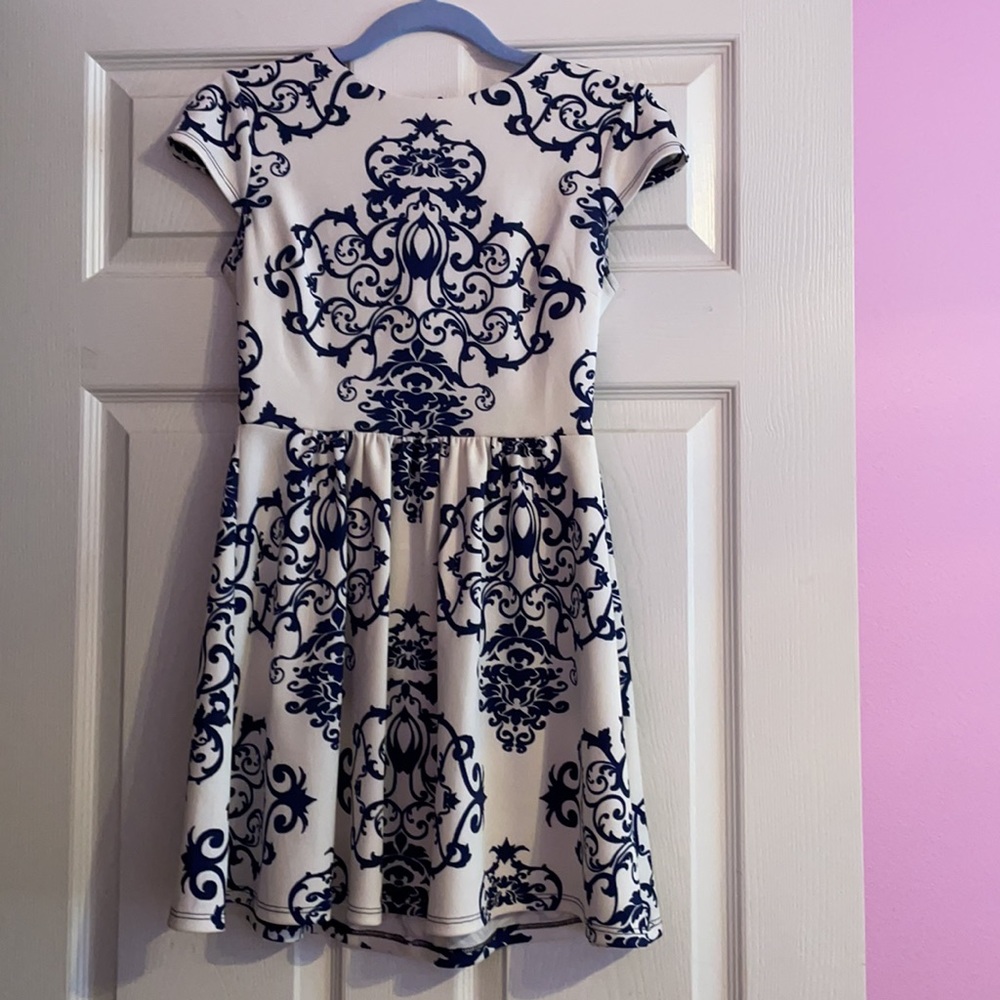 Beautiful Dress, size 3/4, blue and white pattern